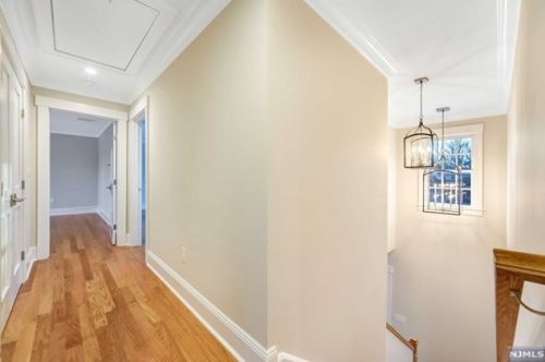 81 Trommel Dr, Mahwah NJ 07430-1533 exterior