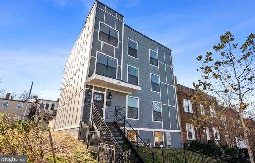 1247 Holbrook Ter, Washington, DC 20002-2703