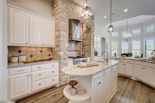 11513 Firethorn Ct, Austin TX 78732-2231 exterior