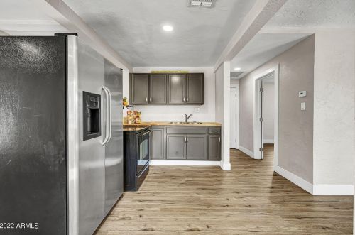 9440 9 Ave, Phoenix AZ 85021-3102 exterior