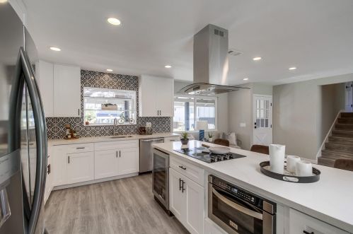 6979 Bobhird Dr, San Diego CA  92119-2021 exterior