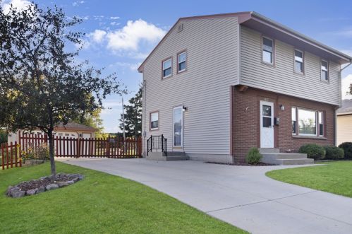 1417 Cudahy Ave, Milwaukee, WI 53221-2853