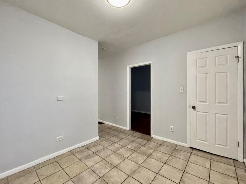 8805 Escanaba Ave, Chicago IL  60617-3134 exterior