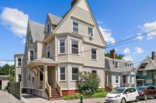 18 Adelphi Ave, Providence, RI 02906-4120