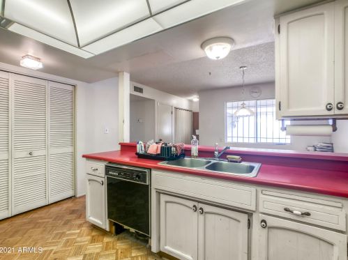 5654 12 St, Phoenix AZ 85086-7358 exterior