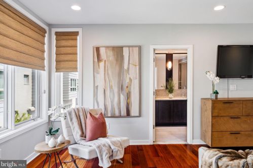 1433 Bainbridge St, Philadelphia PA 19146-2121 exterior