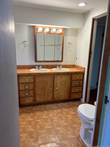 326 Elm St, Deep River CT 06417-1615 exterior