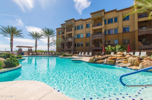 5450 Deer Valley Dr, Phoenix AZ  85054-8118 exterior