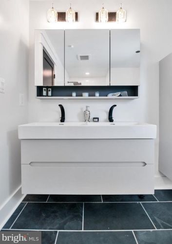 102 Ritchie Ave, Silver Spring MD  20910-5112 exterior