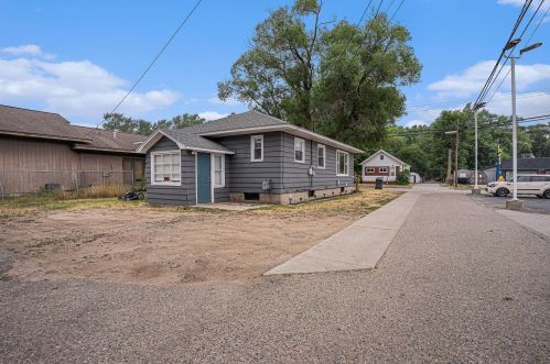 831 Hackley Ave, Meskegon MI 49444-1268 exterior