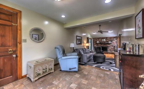 405 Rutland Rd, Milford CT 06461-1824 exterior