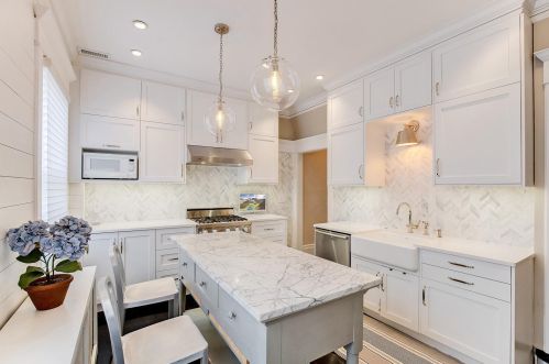 872 Goodrich Ave, Saint Paul MN 55105-3124 exterior