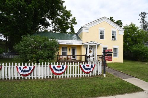 514 Kalamazoo St, Paw Paw MI 49079-1130 exterior