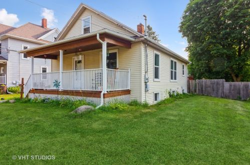 910 Tappan St, Bull Valley, IL 60098-2851