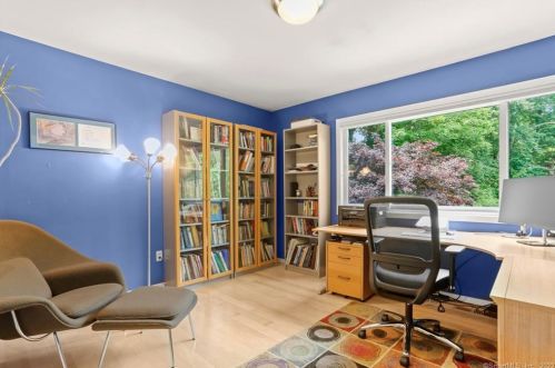 10 Hockanum Rd, Westport CT 06880-2121 exterior