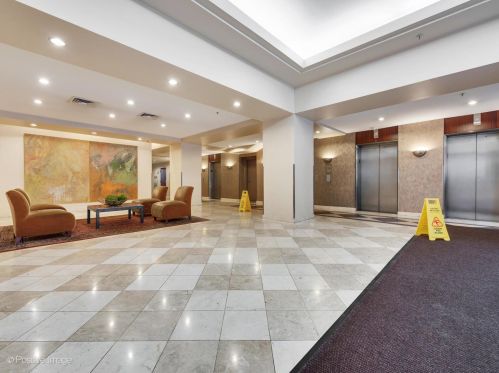 165 Canal St, Chicago IL  60606-1408 exterior