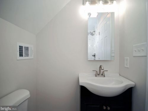 20 Fogarty Dr, Trenton NJ 08619-4320 exterior