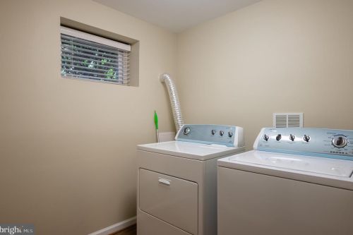 303 Raymond Ave, Alexandria VA 22301-1038 exterior