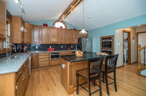 11070 Rambling Oaks Dr, Saint Louis MO 63128-2036 exterior