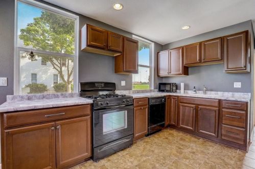 1101 72nd St, Milwaukee WI  53214-3119 exterior