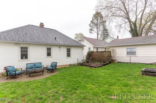 854 Hollywood St, Grand Rapids MI 49505-3880 exterior