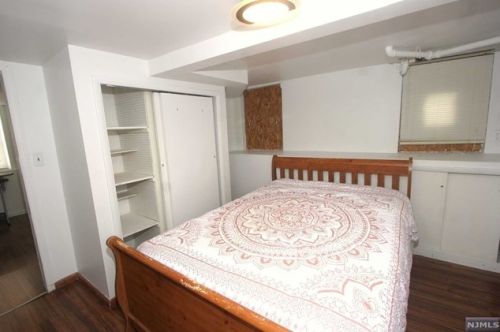 95 Clinton Pl, East Rutherford NJ 07073-1323 exterior