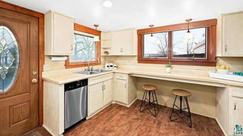 1439 Minnesota Ave, Duluth MN 55802-2429 exterior