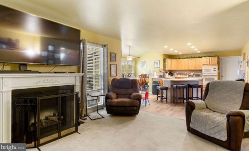 37 Louvain Dr, Hanover PA 17331-8696 exterior