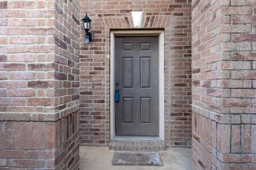 5946 Harbor Glen Dr, Dallas TX  75249-2829 exterior