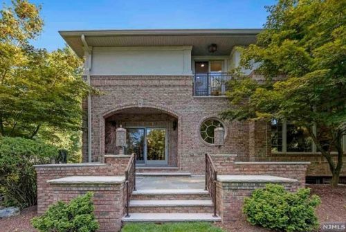 32 Lenox Ave, Demarest NJ 07627-2112 exterior