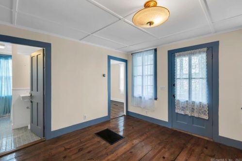 83 Maple St, Ellington CT  06029-3350 exterior