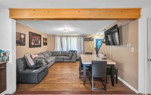 63 Glenmore St, Springfield MA 01129-1064 exterior