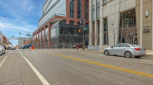 740 Fulton St, Chicago IL  60661-1002 exterior