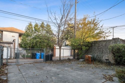 7327 Luella Ave, Chicago IL 60649-4109 exterior