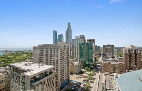 41 8th St, Chicago IL 60605-2168 exterior