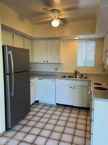 4558 Sunrise Dr, Tucson AZ  85718-5370 exterior