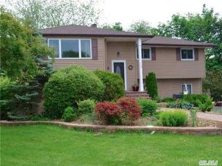 145 Hayrick Ln, Commack, NY 11725-1520