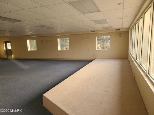 7545 Westnedge Ave, Kalamazoo MI  49002-5108 exterior