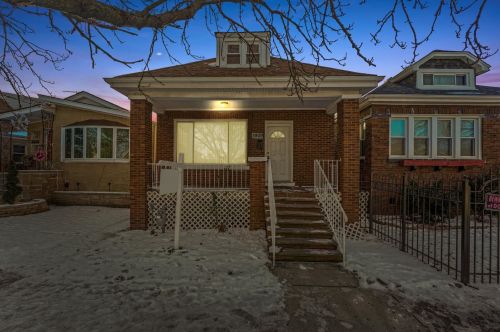 3909 57th St, Chicago, IL 60629-4424