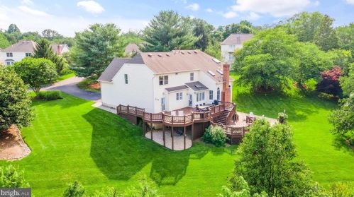 1321 Dasher Ln, Herndon, VA 20190-3940