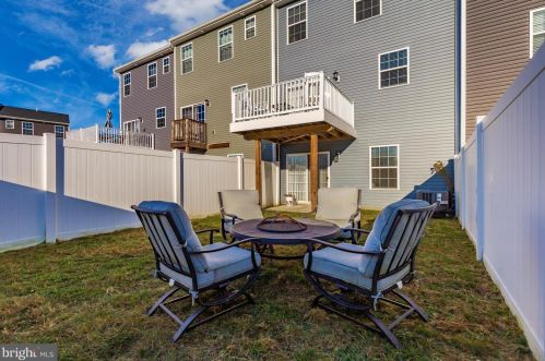 204 Overlook Dr, Hanover PA  17331-9136 exterior