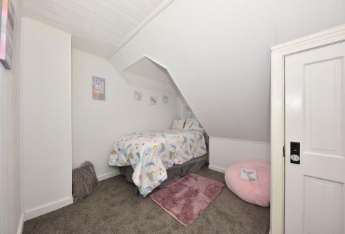 2926 Bobolink Ave, Milwaukee WI  53209-4248 exterior