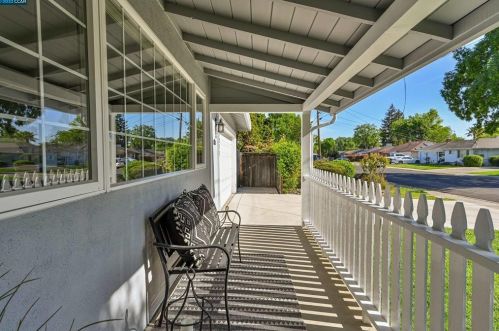 3231 Ida Dr, Concord CA  94519-2136 exterior