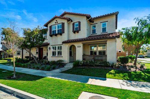 3204 Lisbon Ln, Oxnard CA 93036-7623 exterior