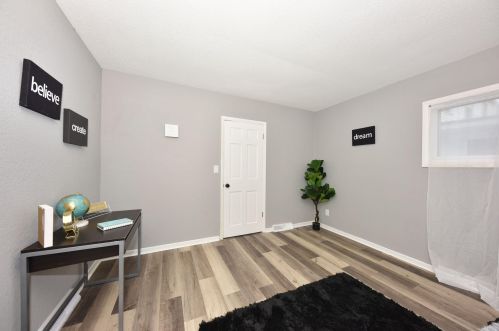 2926 Bobolink Ave, Milwaukee WI  53209-4248 exterior