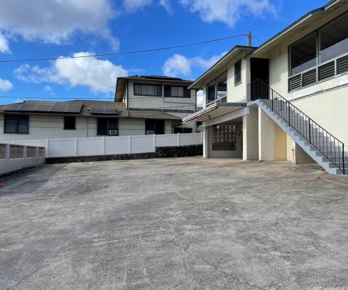 1108 Kaumailuna Pl, Honolulu, HI 96817-1516