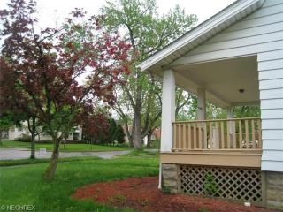 1536 Curry Dr, Cleveland OH  44124-2769 exterior