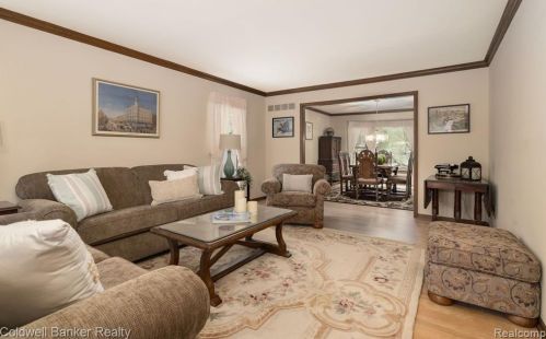 3227 Greenspring Ln, Rochester MI 48309-2744 exterior