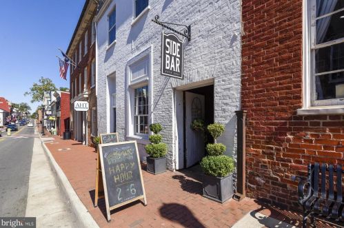 803 Catoctin Cir, Leesburg VA 20176-4951 exterior