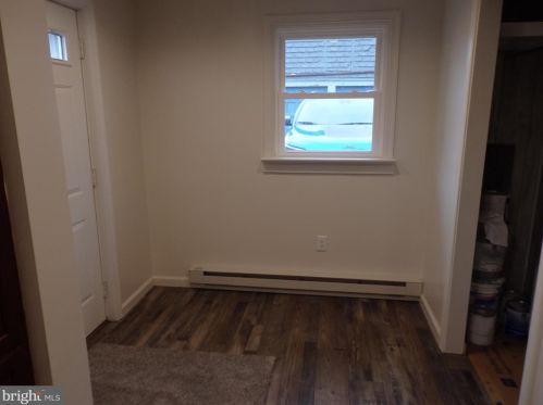 33 Hellertown Ave, Quakertown PA 18951-1727 exterior